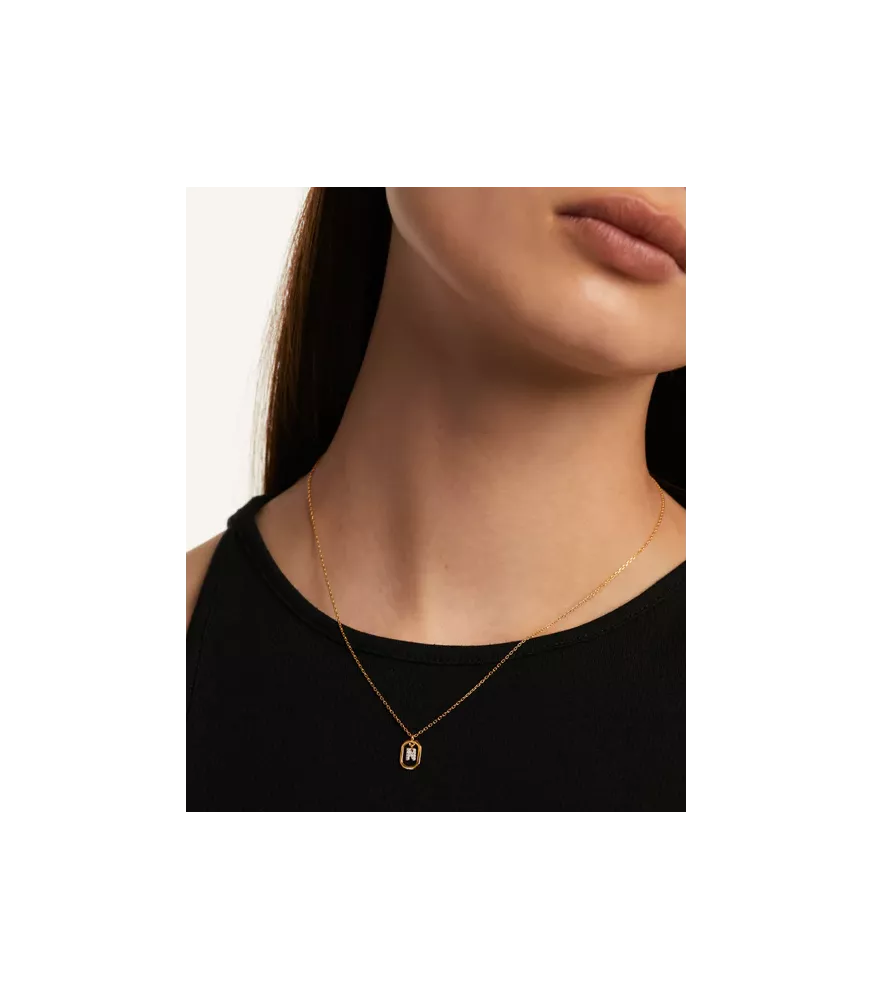 Collar P D Paola, letra N mini, con baño de oro de 18k.