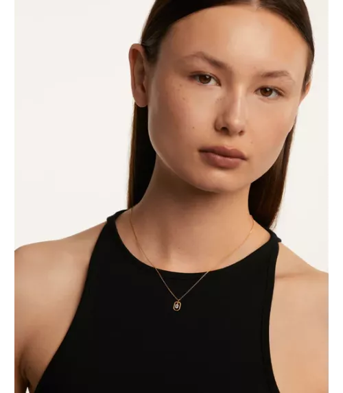 Collar P D Paola, letra O mini, con baño de oro de 18k.