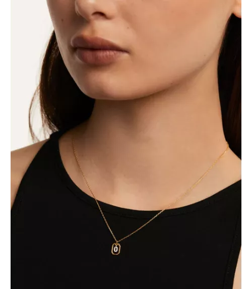 Collar P D Paola, letra O mini, con baño de oro de 18k.