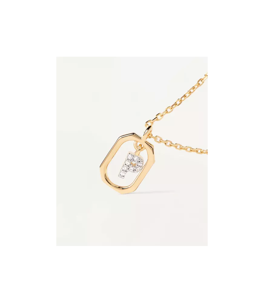 Collar P D Paola, letra P mini, con baño de oro de 18k.