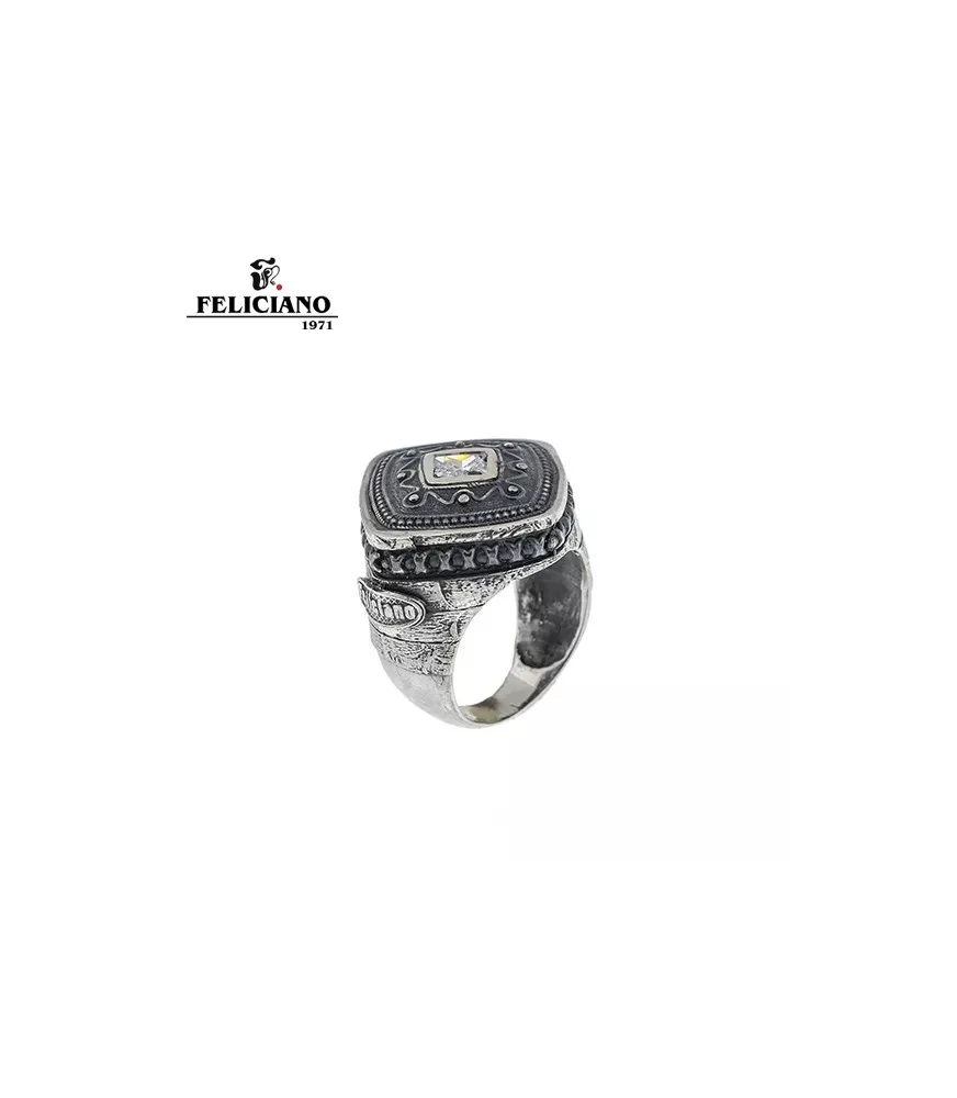 Anillo de plata y piedra