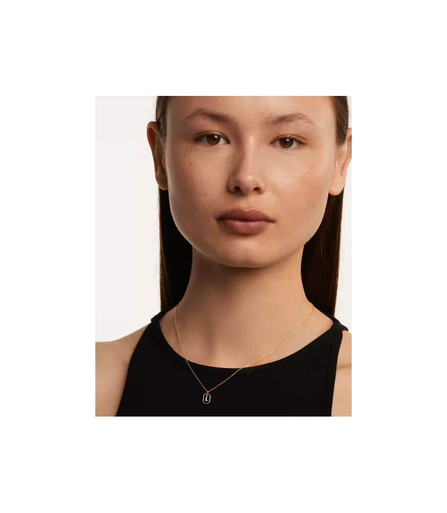 Collar P D Paola, letra L mini, con baño de oro de 18k.