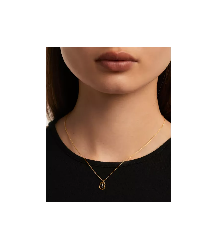 Collar P D Paola, letra L mini, con baño de oro de 18k.