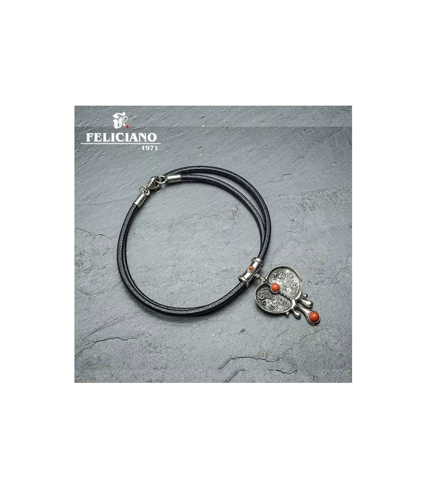 Colgante en plata y coral con cuero