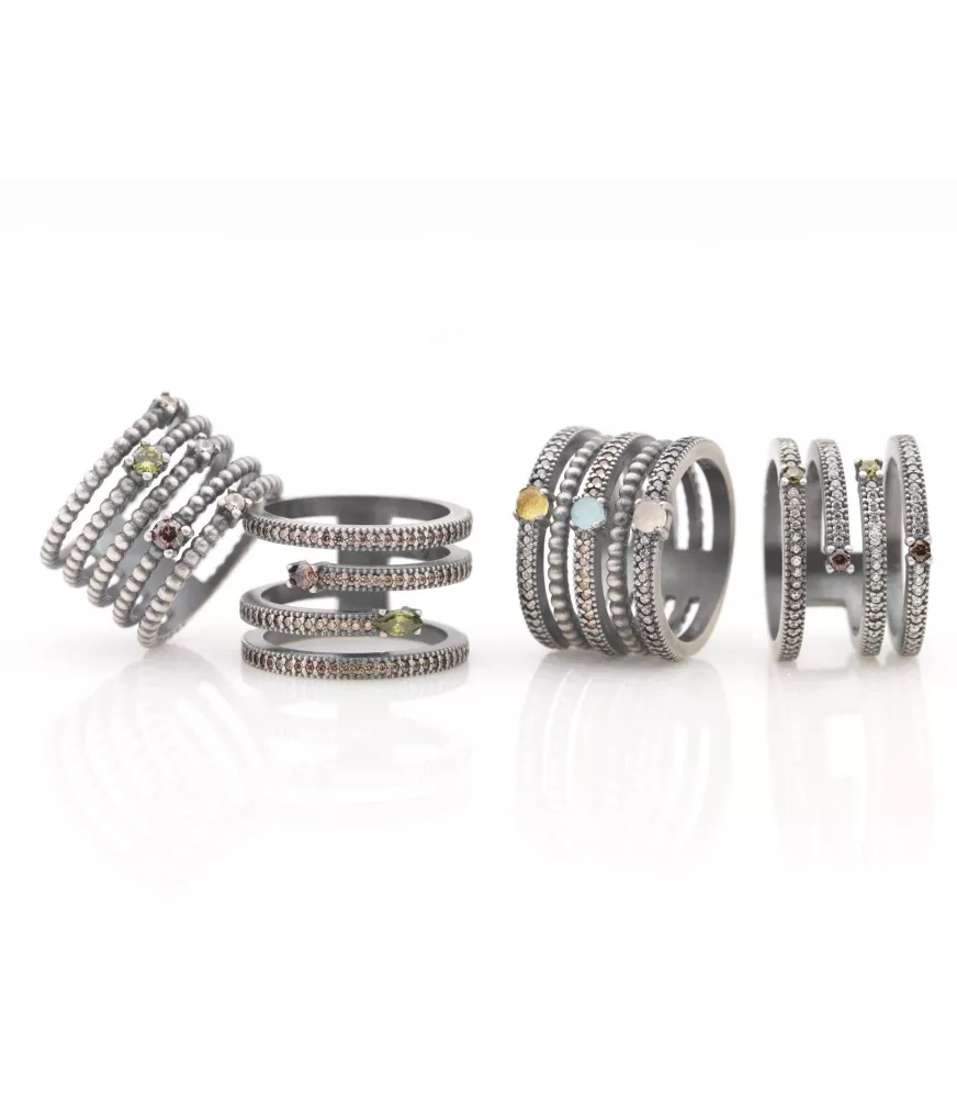 Anillo Sunfield en plata, con circonitas verde y brown.