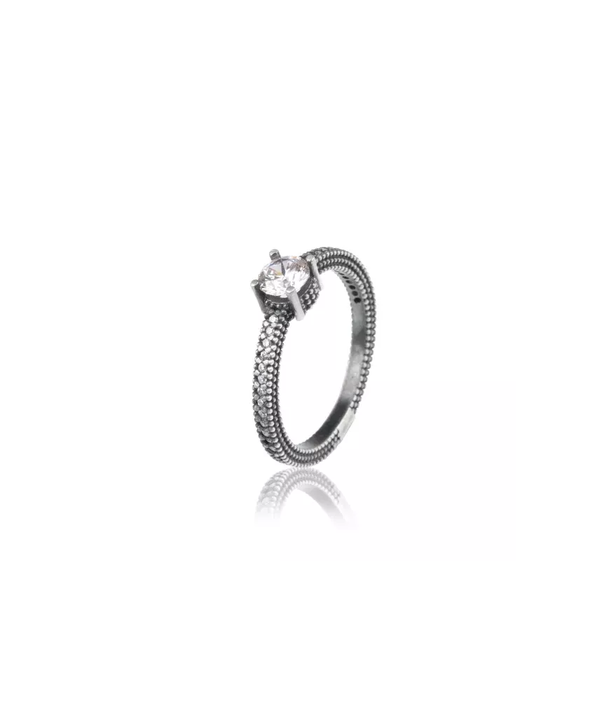 Anillo Sunfield en plata y circonitas.