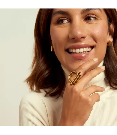 Anillo CXC Amanecer, en latón bañado en oro.