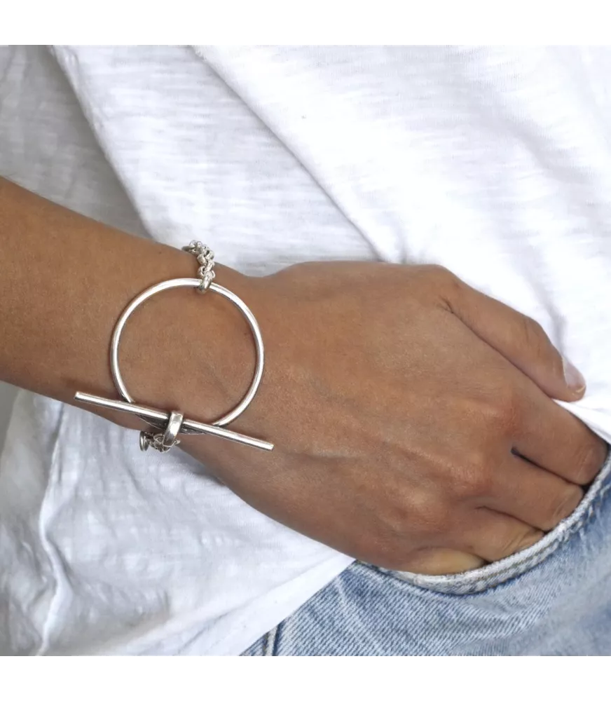 Pulsera Orígenes Slim CXC, en metal bañado en plata.