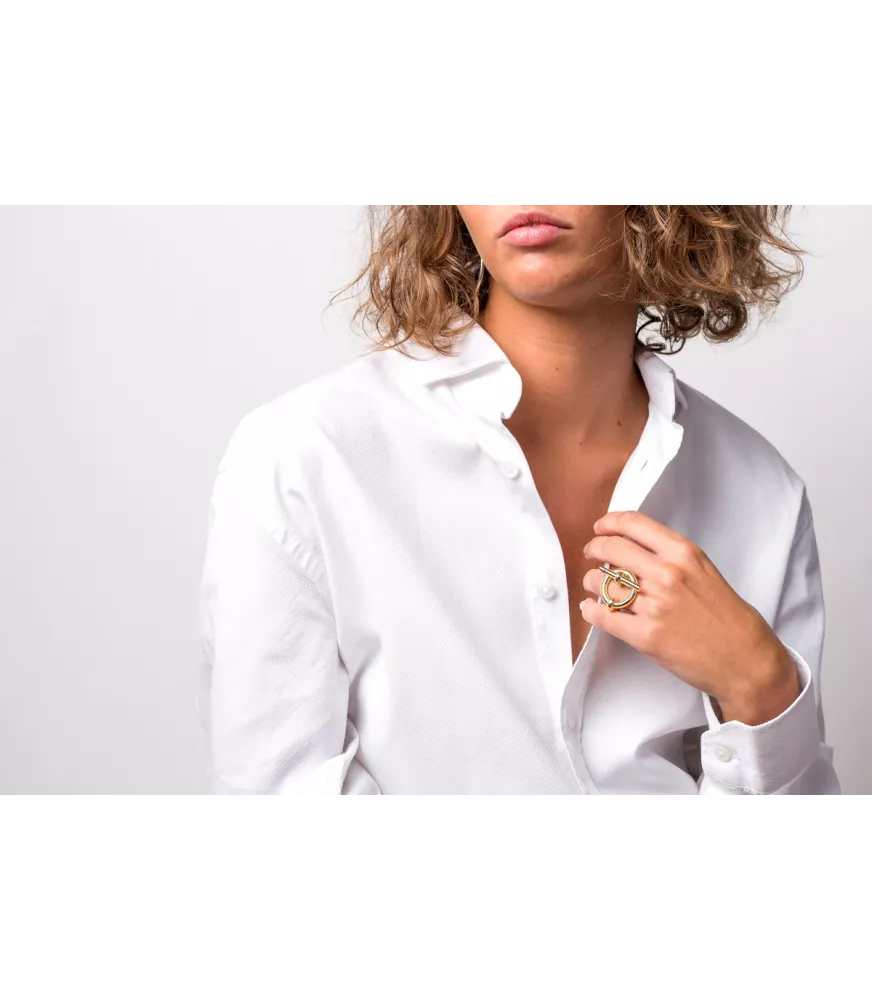 Anillo CXC Orígenes, en latón bañado en oro.