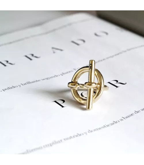 Anillo CXC Orígenes, en latón bañado en oro.