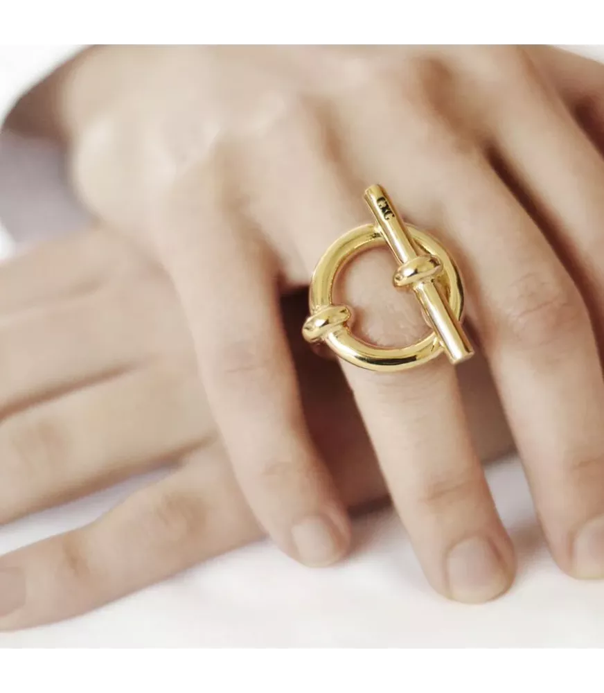 Anillo CXC Orígenes, en latón bañado en oro.