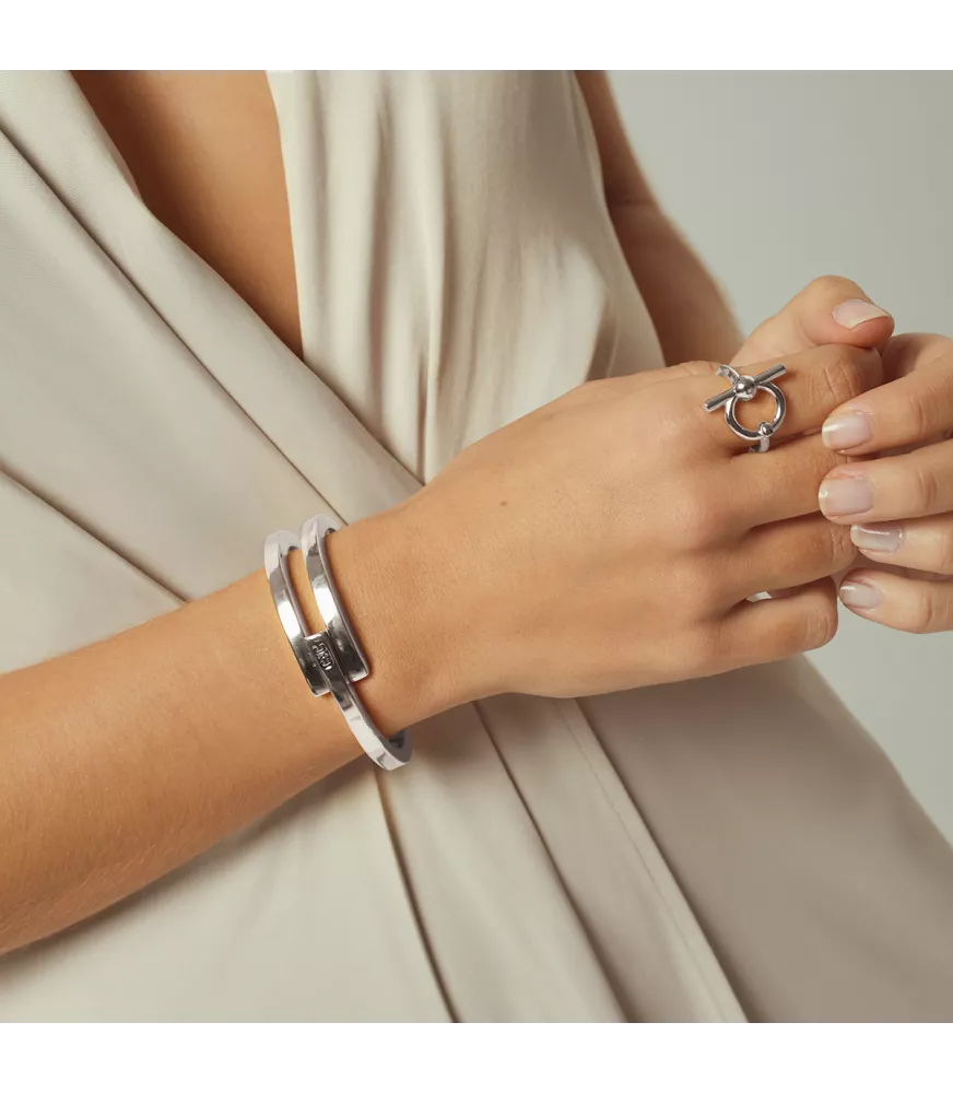 Pulsera Dinamo CXC, en metal bañado en plata.