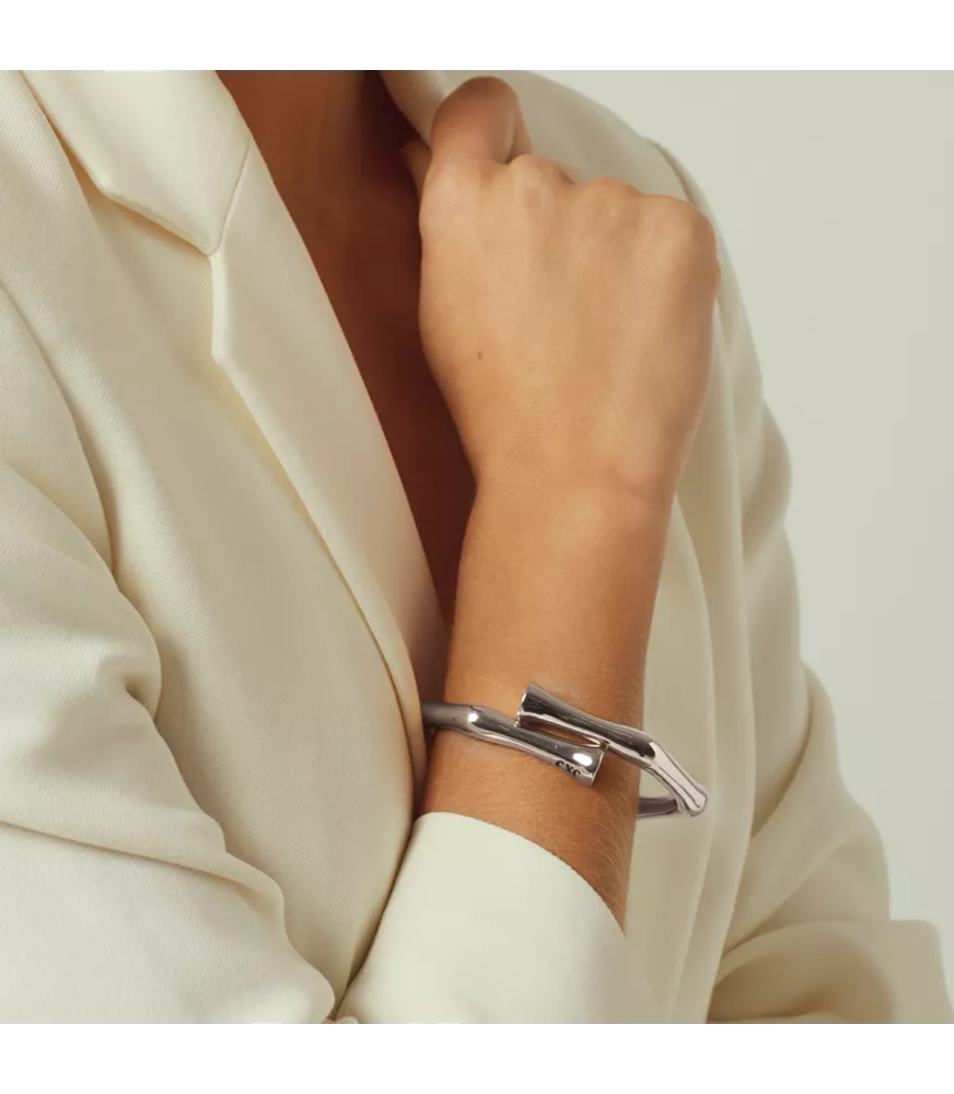 Pulsera Bambú CXC, en metal bañado en plata.