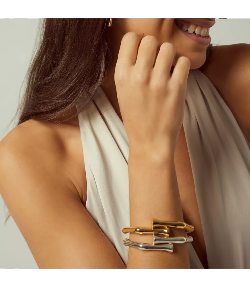 Pulsera Bambú CXC, en metal bañado en plata.