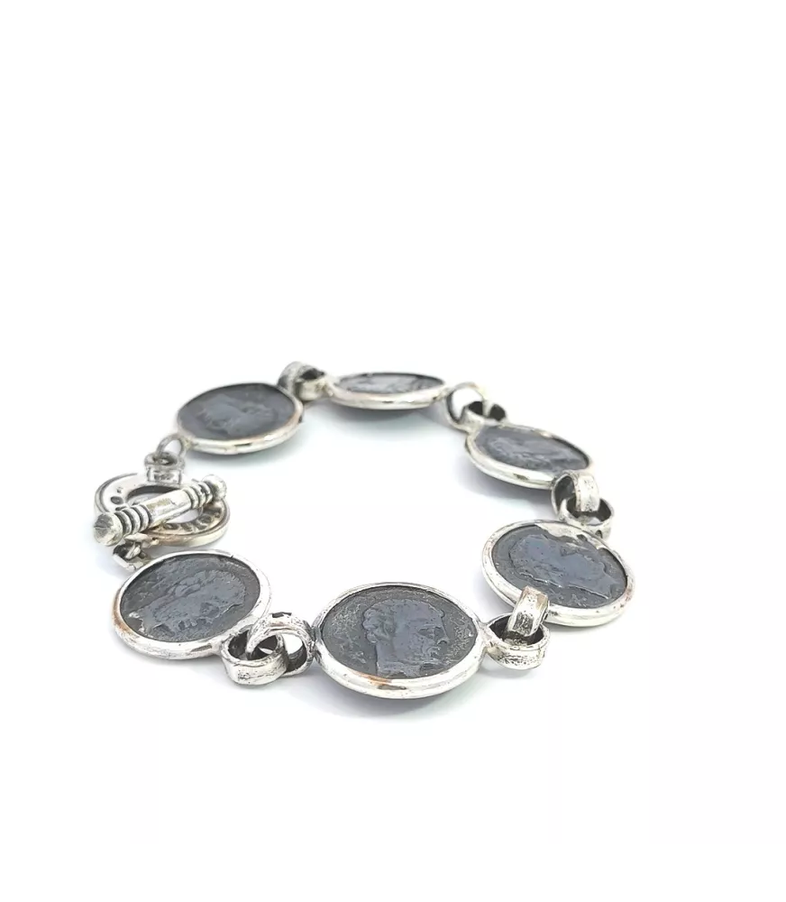 Pulsera en plata con monedas