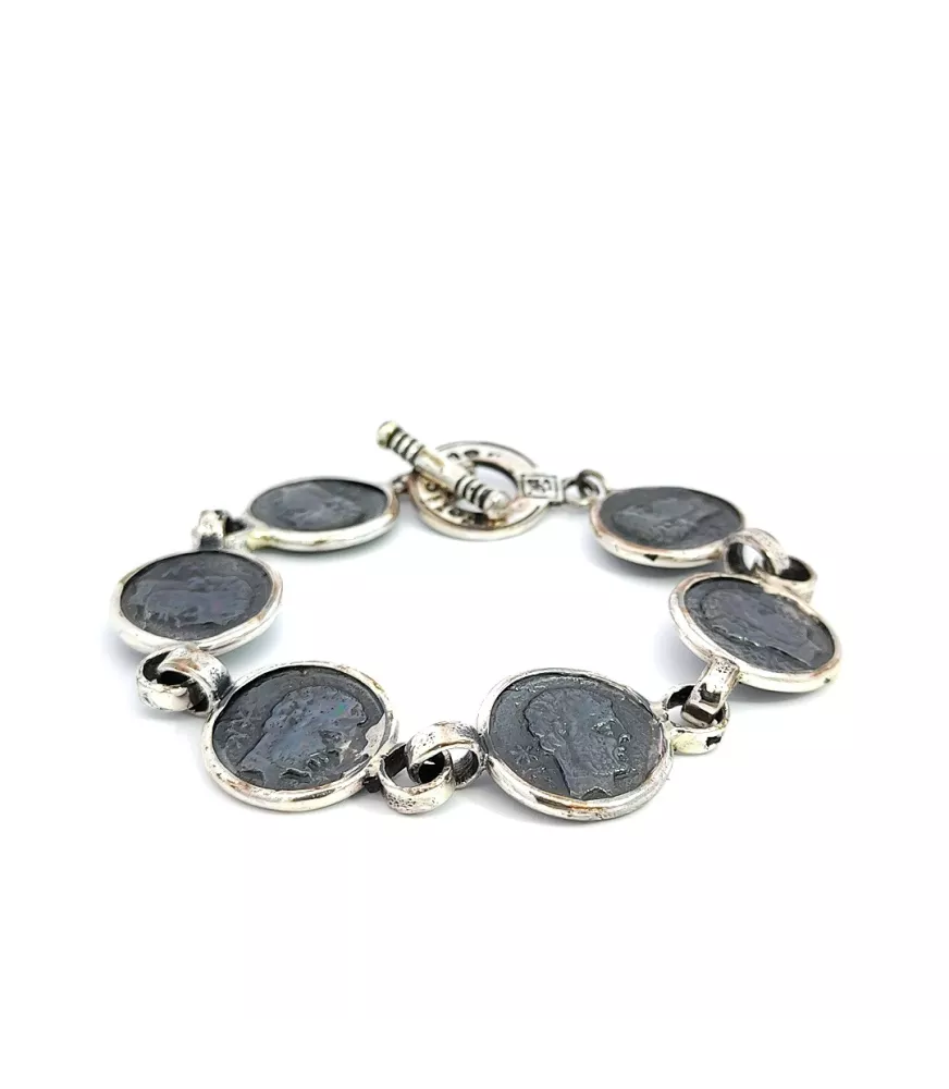 Pulsera en plata con monedas