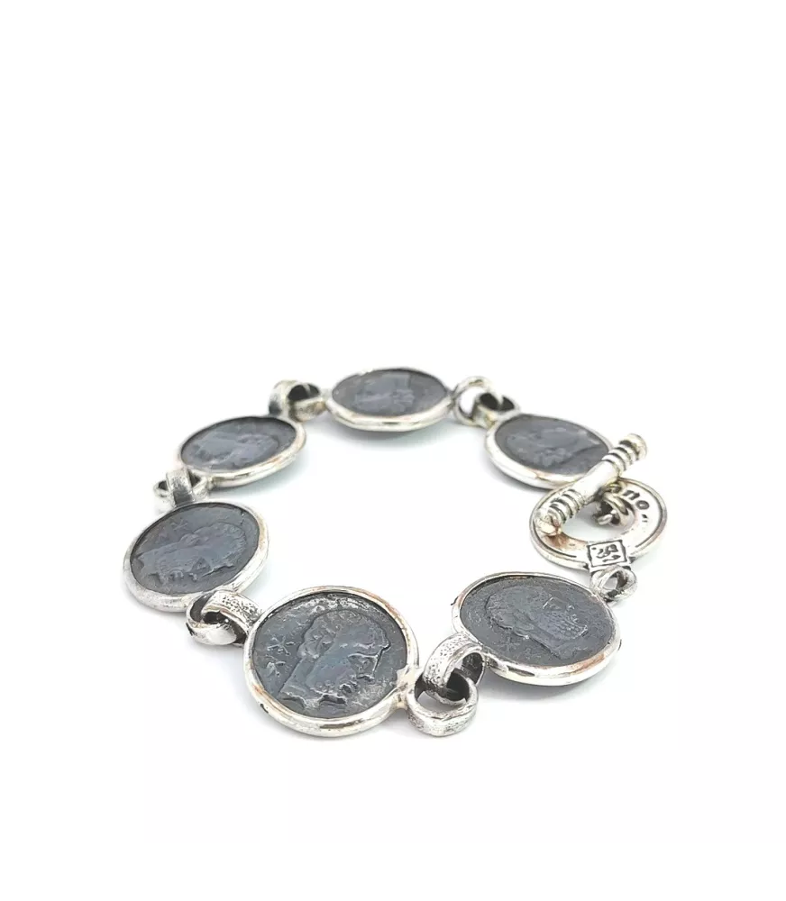 Pulsera en plata con monedas