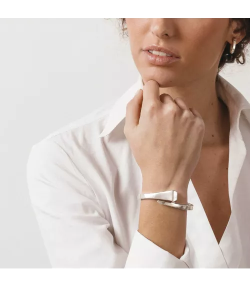 Pulsera Clavo Diamante CXC, en metal bañado en plata.
