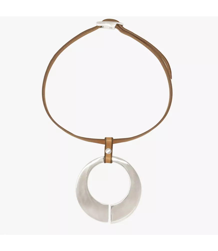 Choker CXC Eclipse, en metal bañado en plata con cuero liso.