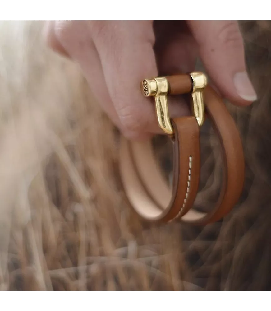 Pulsera Grillete Roll CXC, en metal bañado en oro.