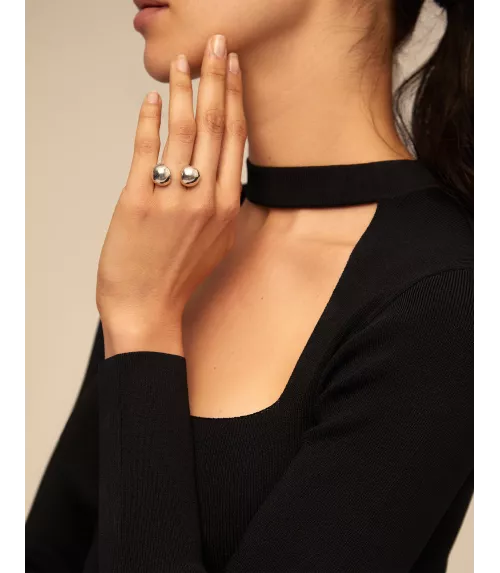 Anillo Zen UNOde50, en metal bañado en plata.