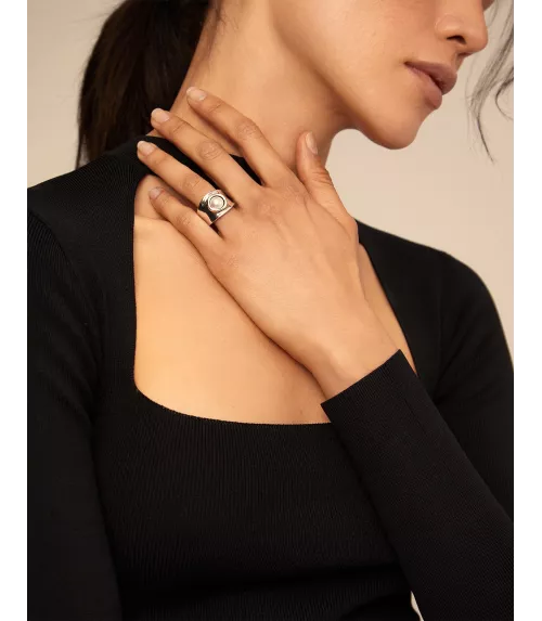 Anillo Mi Talisman UNOde50, en metal bañado en plata.