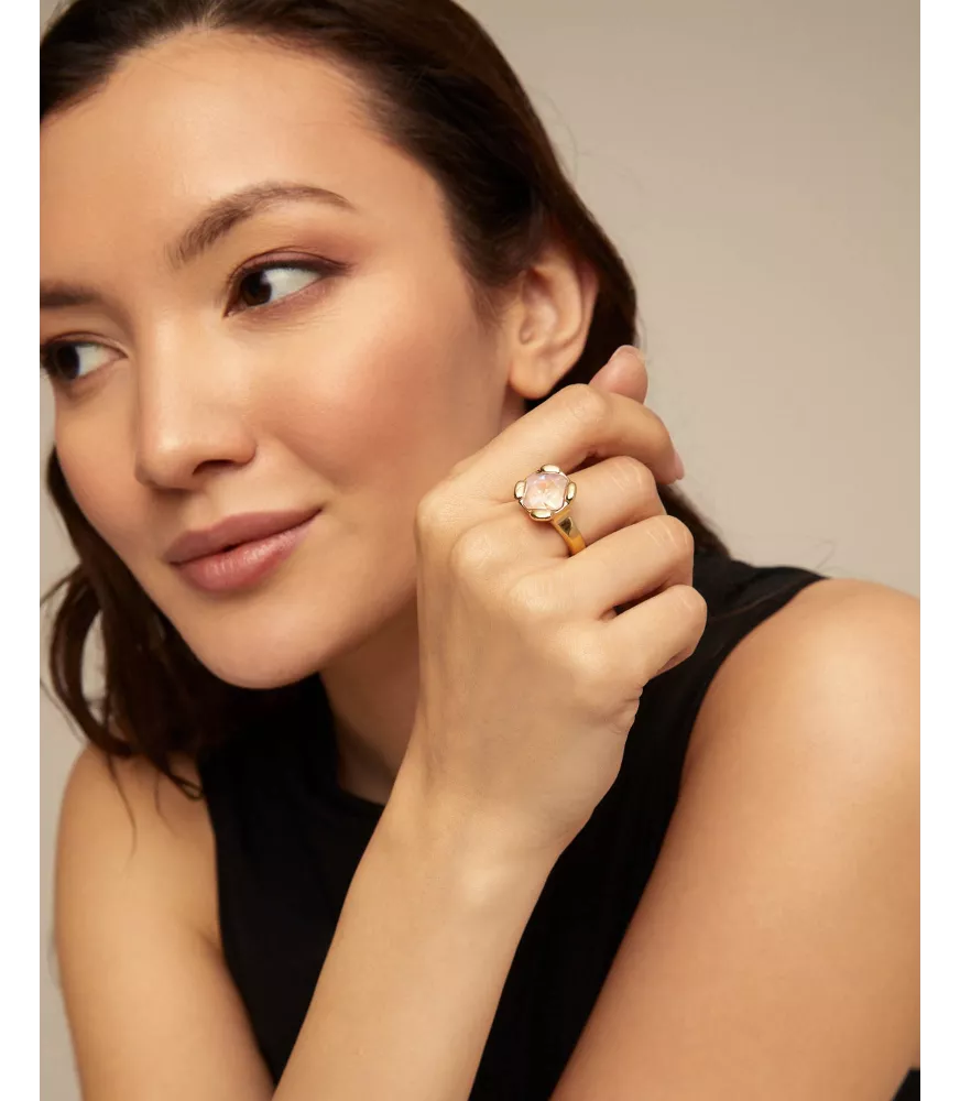Anillo Rock n´pink UNOde50, en metal bañado en oro.