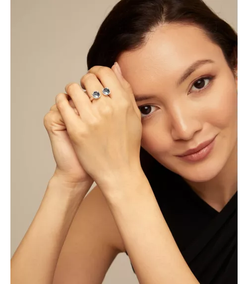 Anillo Aura Blue UNOde50, en metal bañado en plata.