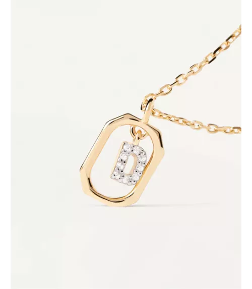 Collar P D Paola, letra D mini, con baño de oro de 18k.