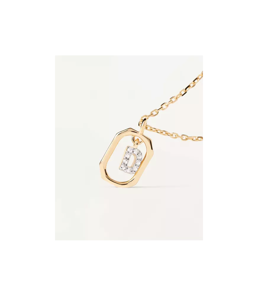 Collar P D Paola, letra D mini, con baño de oro de 18k.