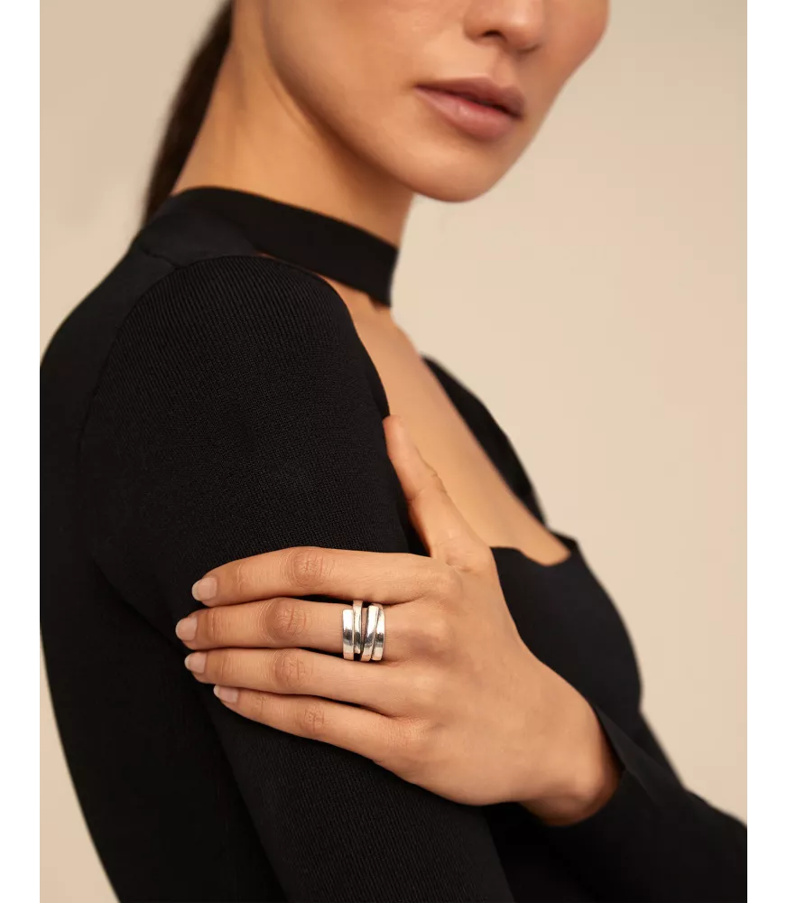 Anillo Maratua Island UNOde50, en metal bañado en plata.