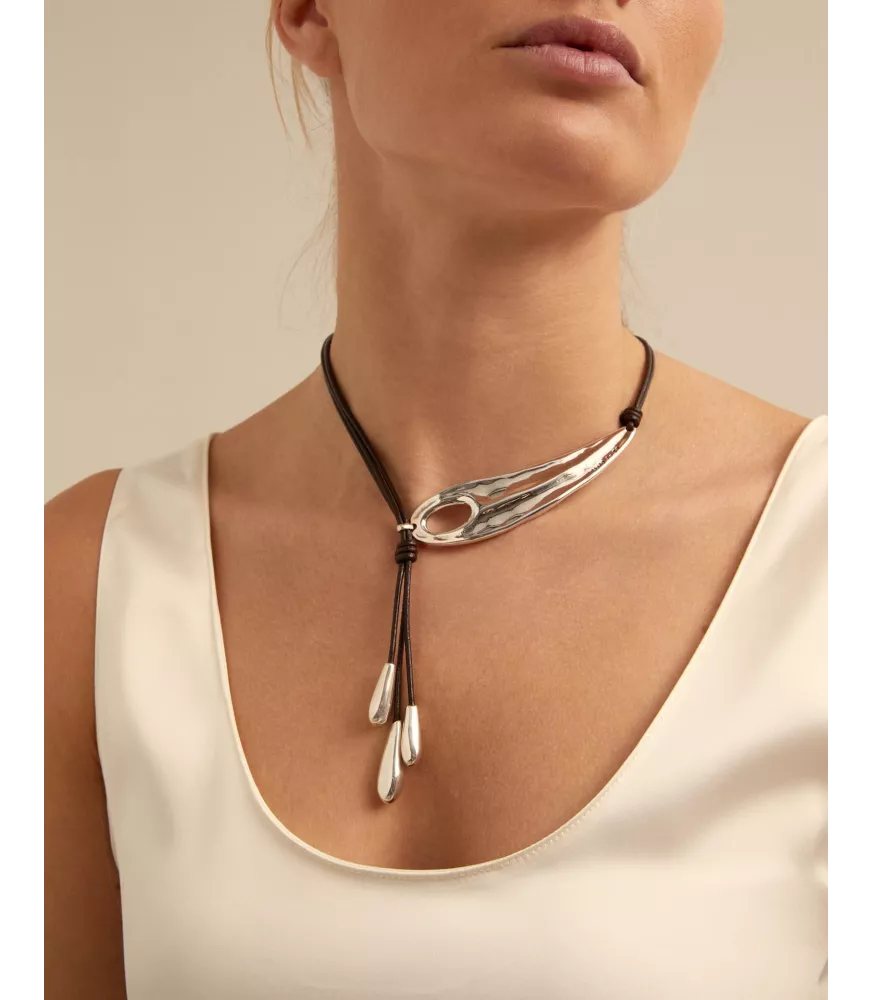 Collar Big Leaf UNOde50, en metal bañado en plata.