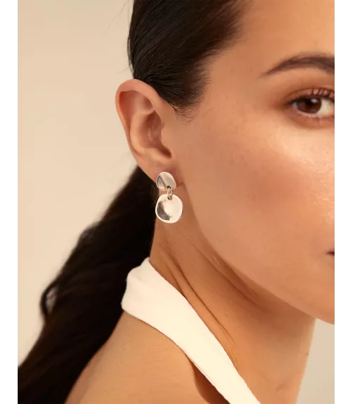Pendientes Escamas UNOde50, en metal bañado en plata.