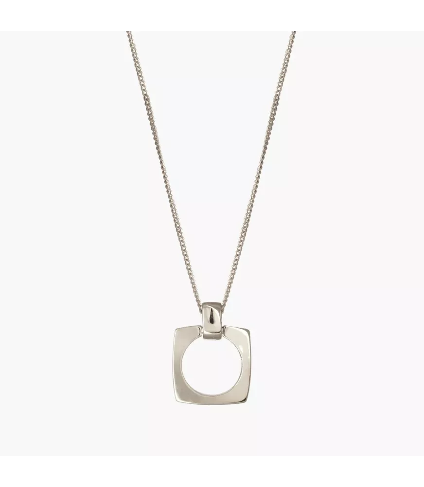 Collar CXC Aldaba , en metal bañado en plata con cuero liso.