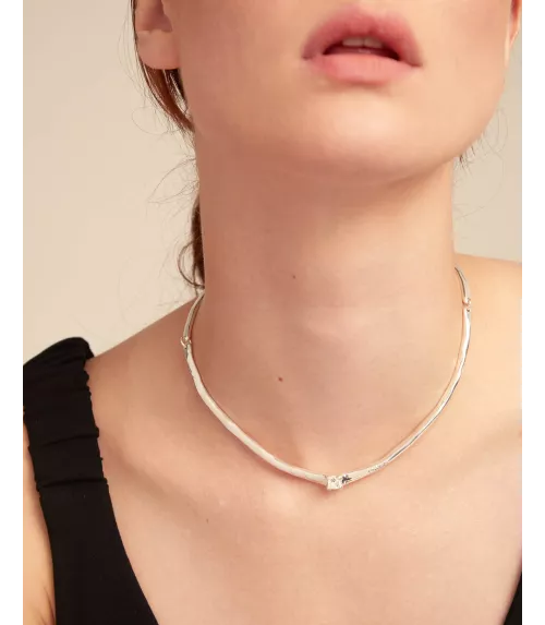 Collar Cosmos UNOde50, en metal bañado en plata.