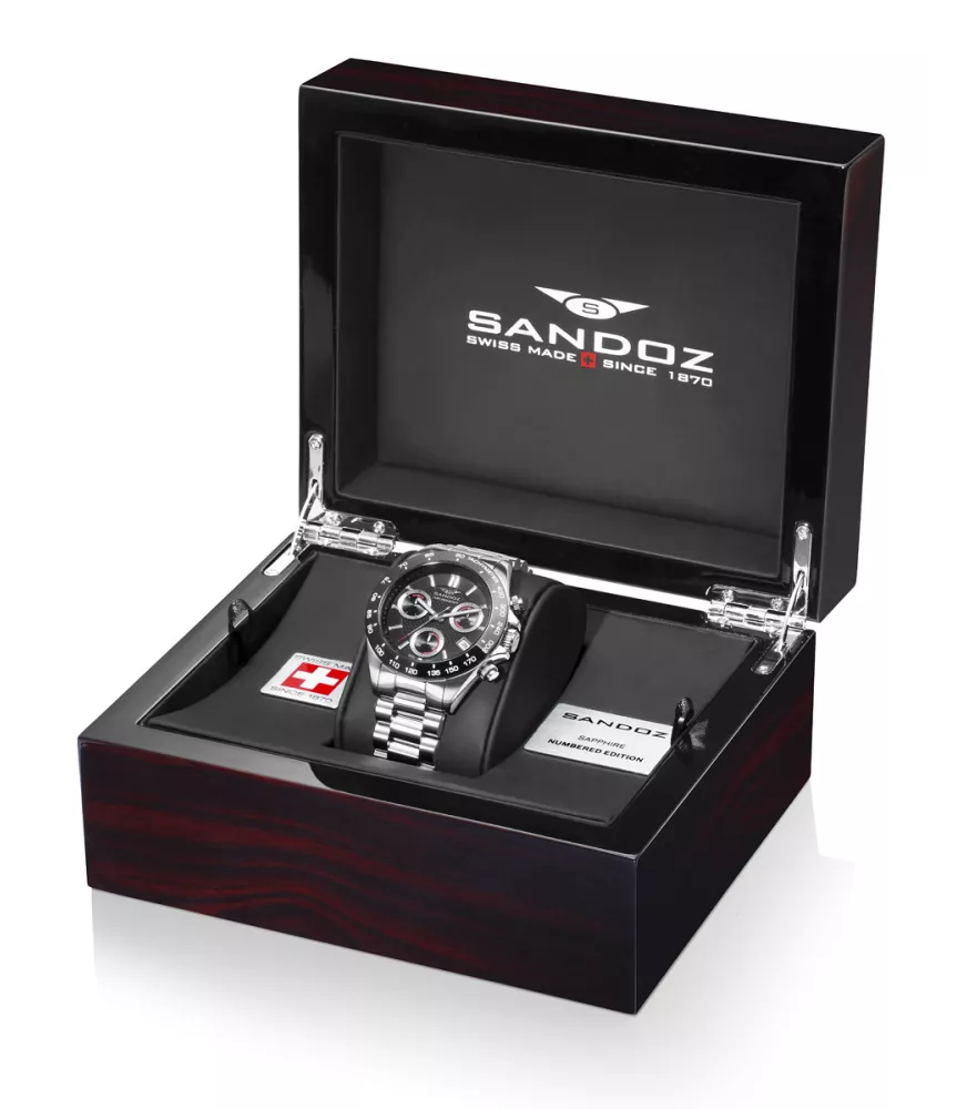 Cuarzo Suizo, 3 agujas, cronógrafo y calendario.