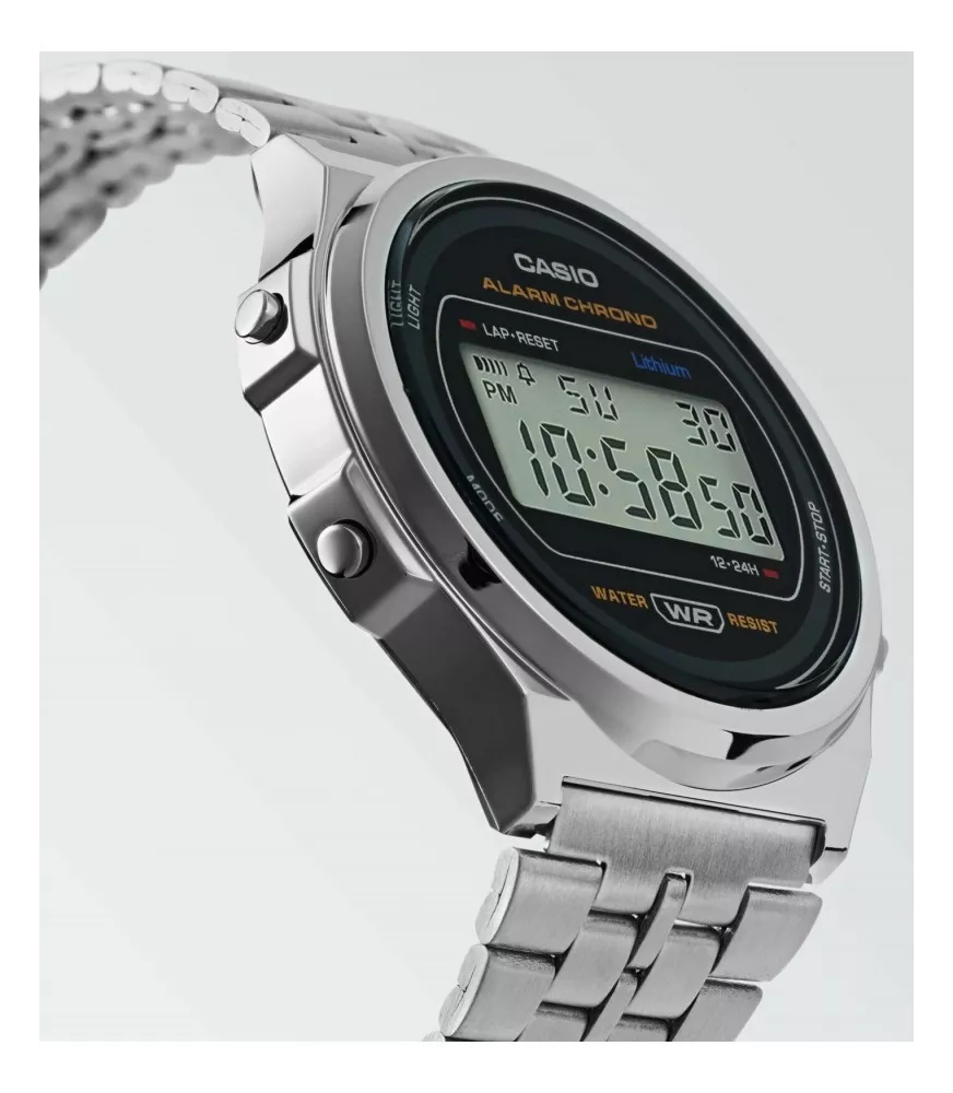 Reloj Casio vintage digital, con esfera negra y brazalete de acero.