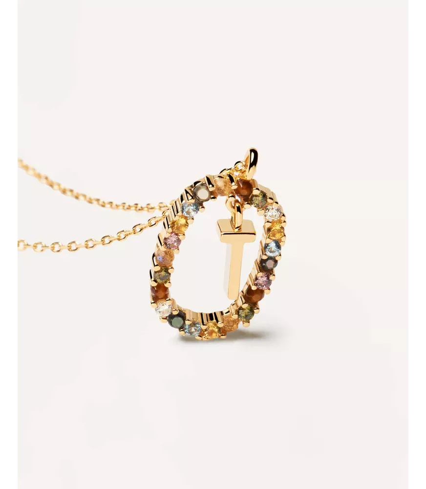 Collar P D Paola, letra V, con baño de oro de 18k.