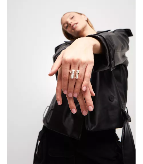 Anillo Ser Natural UNOde50, en metal bañado en plata.
