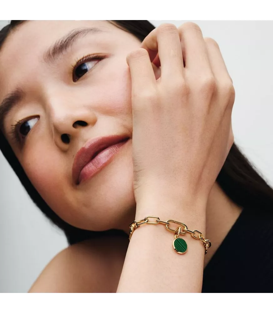 Charm Mini Medallón Grabable Pandora ME con un recubrimiento en oro de 14k Verde 