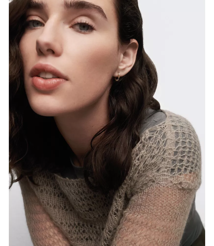 Pendientes aros pequeños Lotus P D Paola, colección básicos de joyeria, en plata de ley con baño de oro de 18K.