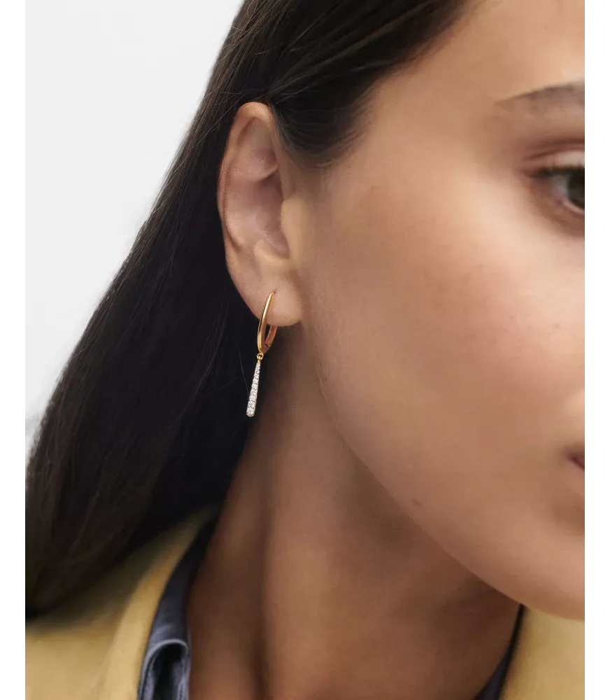 Pendientes aros Olga Mini P D Paola, colección básicos de joyeria, en plata de ley con baño de oro de 18K.