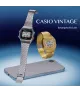 Reloj Casio vintage digital, con esfera dorada y brazalete de acero dorado.