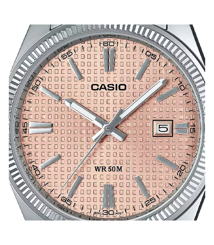 Reloj Casio vintage analógico, con esfera rosa y brazalete de acero.