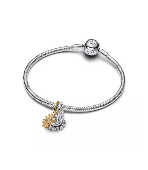 Charm colgante en plata de ley y con un recubrimiento en oro de 14k Divisible Sol y Luna 