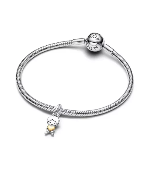 Charm colgante en plata de ley y con un recubrimiento en oro de 14k Niño Feliz 