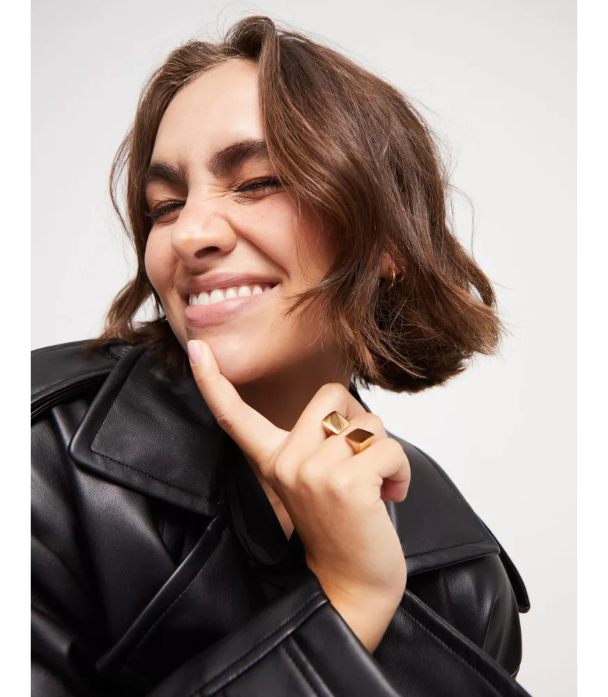 Anillo Ser Sin Complejos UNOde50, en metal bañado en oro