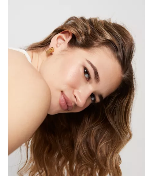 Pendientes Ser Sin Complejos UNOde50, en metal bañado en oro.