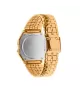 Reloj Casio vintage digital, con esfera dorada y brazalete de acero.