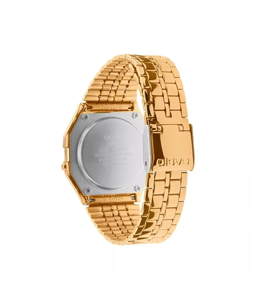 Reloj Casio vintage digital, con esfera dorada y brazalete de acero.